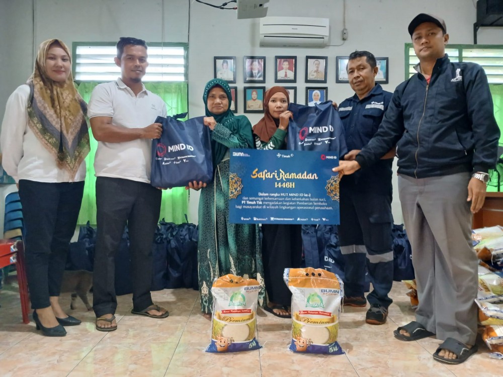 Bantu Kebutuhan Pangan, PT Timah Serahkan Bantuan Paket Sembako untuk Warga Bangka Barat   