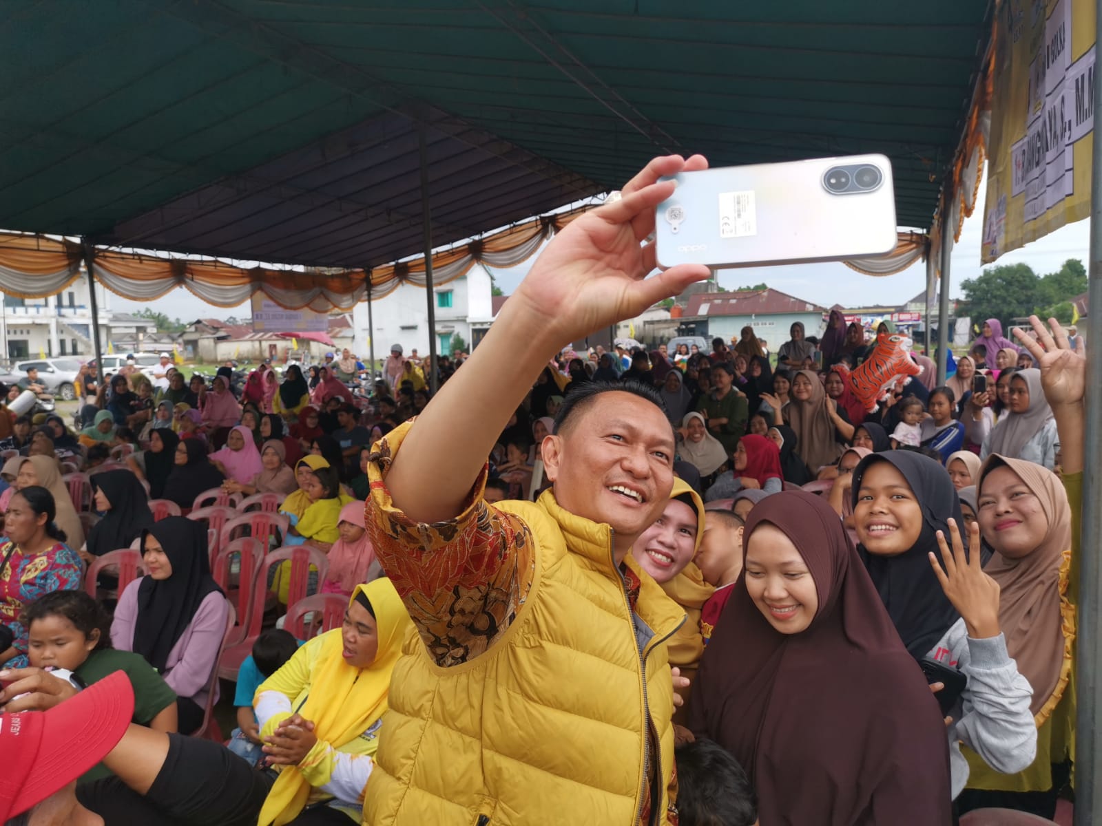Emak-Emak Berharap Bambang Patijaya Terus Bawa Program untuk Warga Bangka Belitung