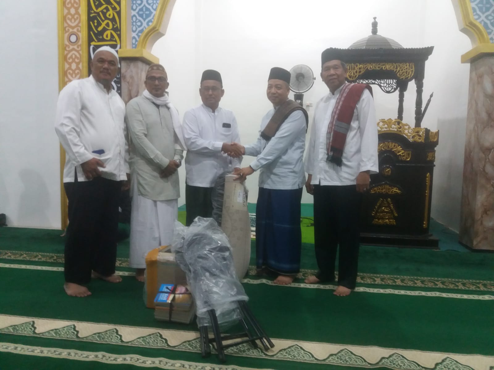 Kemenag Salurkan Bantuan Program Kolaborasi Festival Ramadan di Masjid Baitul Islam Temberan 
