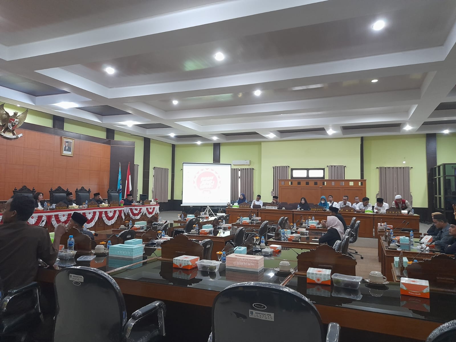 Rapat Paripurna Penyampaian Rekomendasi DPRD LKPJ Bupati Bateng Batal