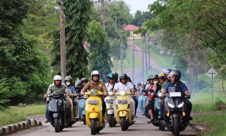 Kobalorasi Fest, Bupati Algafry Nikmati Sensasi Vespa Keliling Koba 