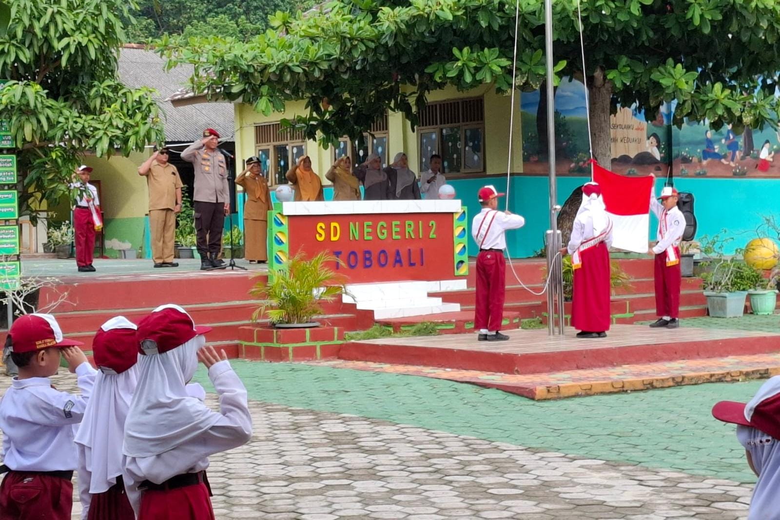 Menjadi Pembina Upacara di SDN 12 Toboali, Kasat Narkoba Sampaikan Ini 