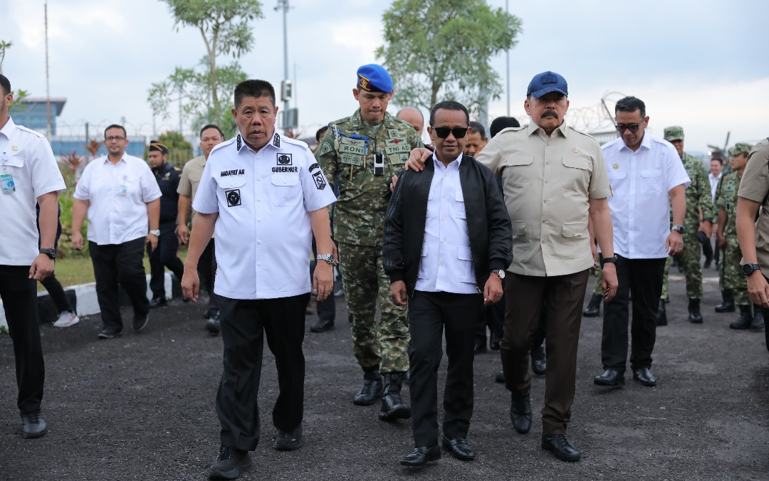 Gubernur Hidayat Arsani Sambut Kedatangan Para Menteri Guna Peninjauan Latihan TNI