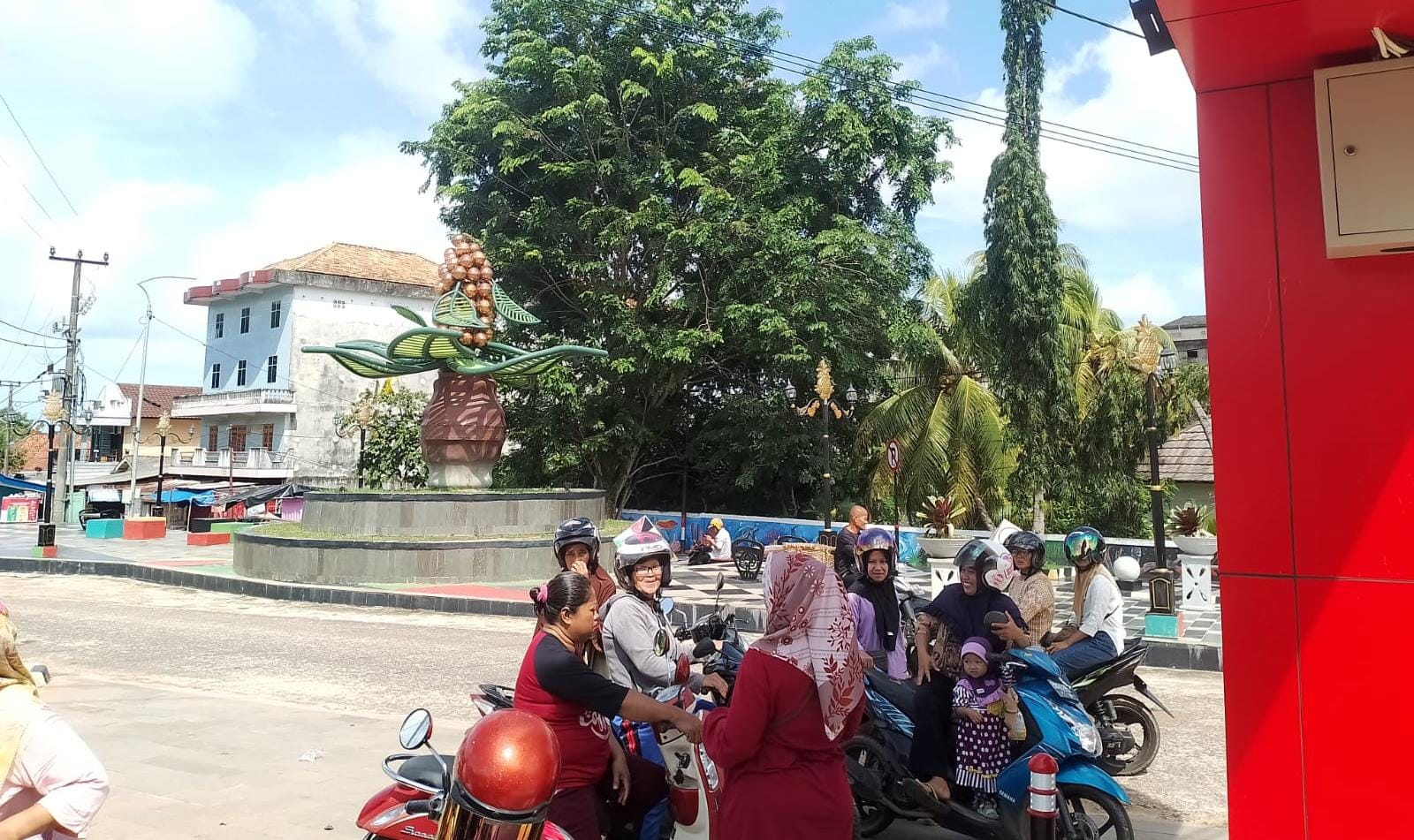 Ratusan Emak-emak di Toboali Geram, Operasi Pasar Murah Tidak Sesuai Jadwal, Banyak Tidak Kebagian