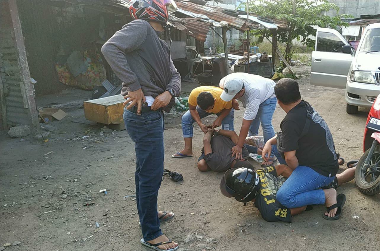 Tertangkap! Ini Komplotan Residivis Pencuri Pagar Pantai Indah Rebo