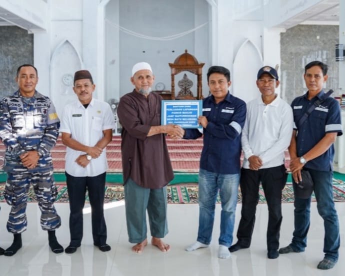 PT Timah Serahkan Bantuan ke Yayasan Baiturrahman Desa Batu Belubang 