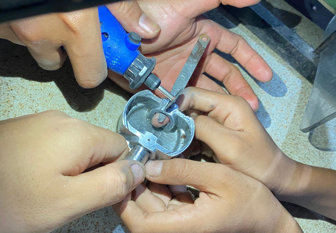 Ada-ada Saja, Jari Pria Sungailiat Ini Terjepit Piston Motor, Damkar pun Turun Tangan