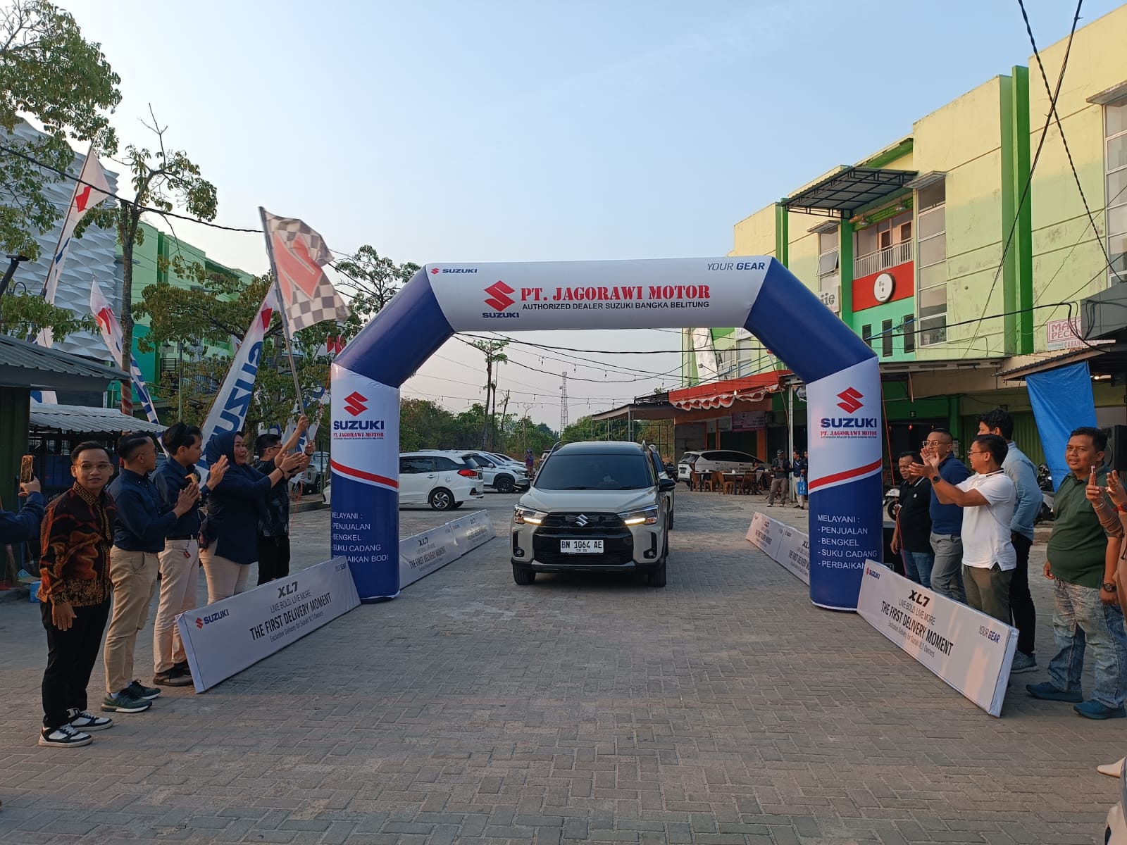 XL7 Terbaru Mulai Mengaspal di Babel, Suzuki Serahkan Unit Perdana ke 10 Konsumen