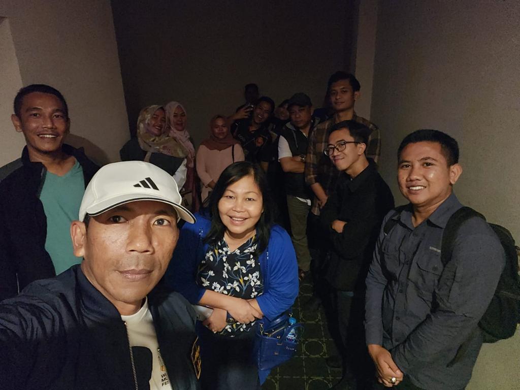 Intip Keakraban Pj Gubernur Suganda dengan Staf di Rumah Dinas: Dari Makan Bersama Hingga Nobar di Bioskop