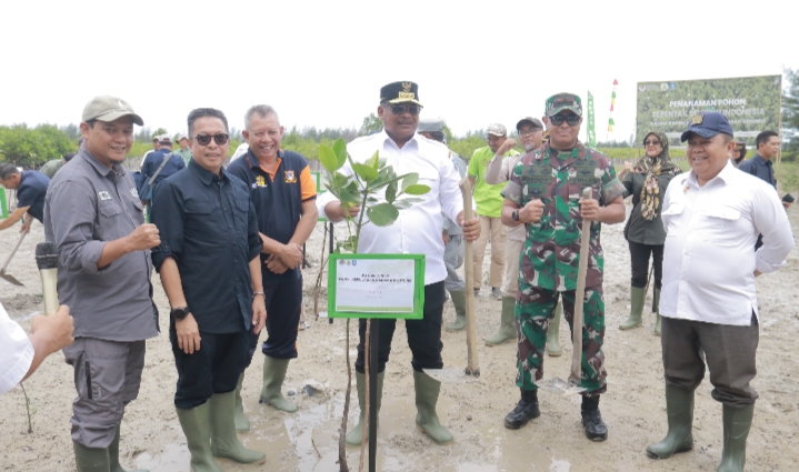Peringati Hari Lahan Basah Sedunia, Pj Gubernur Safrizal Ajak Masyarakat Menanam Pohon