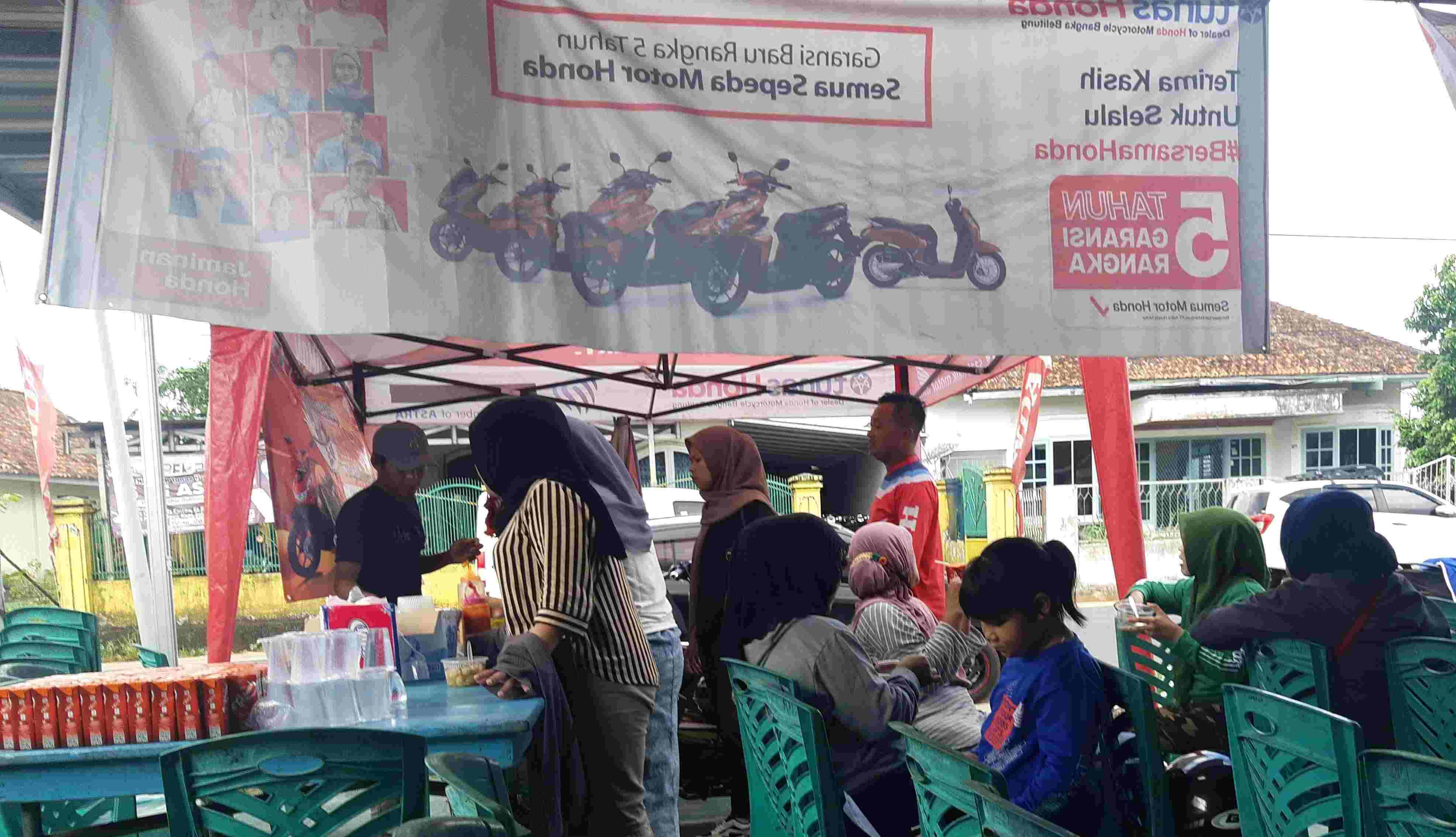 Asyiknya Jadi Pelanggan Honda di Belinyu, Bisa Makan Bakso Gratis