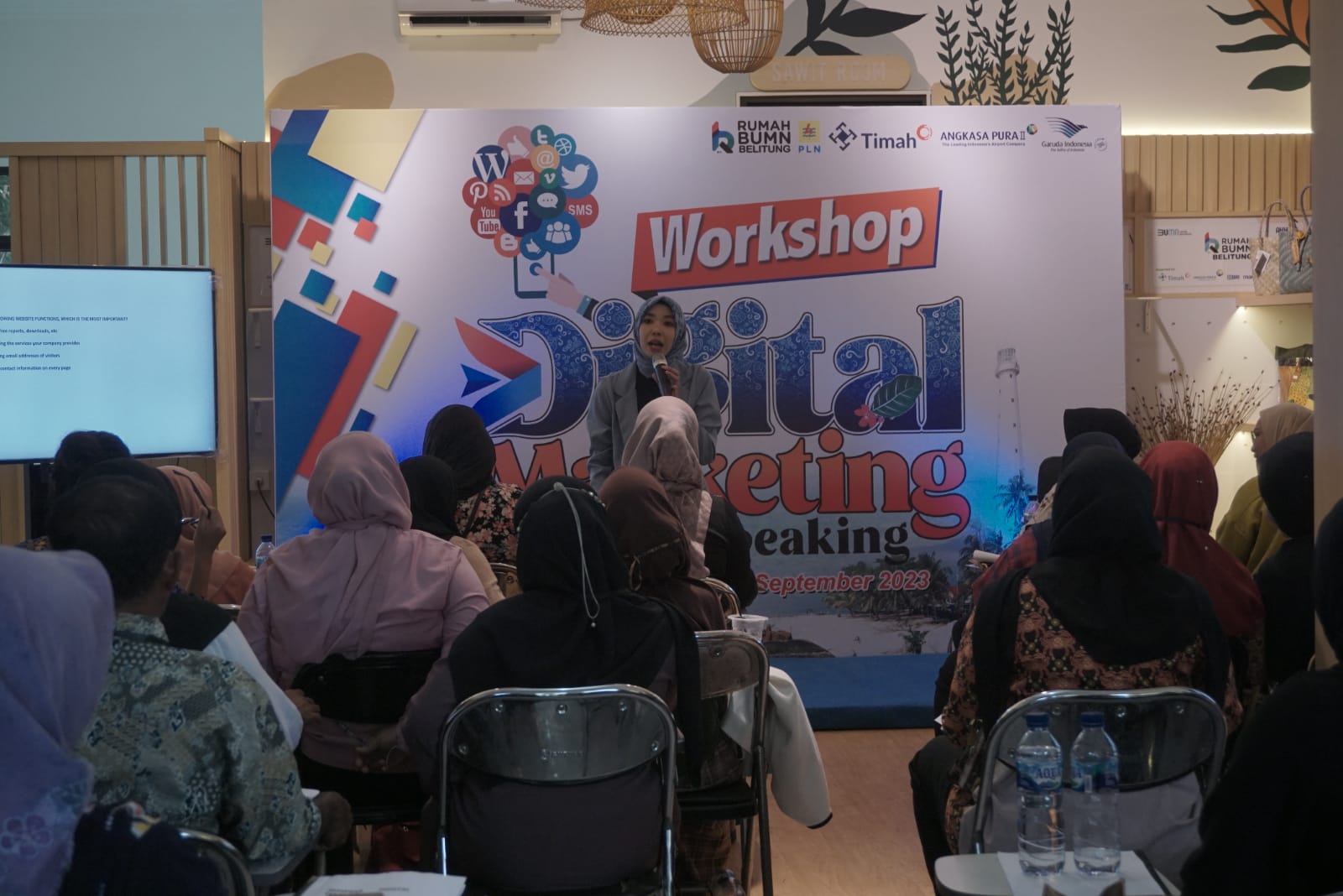 PLN bersama BUMN lainnya Gelar Workshop Digital Marketing dan Public Speaking