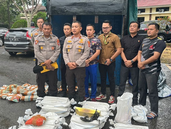 Ditangkap, Sopir Truk Ngaku Ilegal: Tanpa Surat, Manipulasi Manivest, Bawa 4 Ton Timah