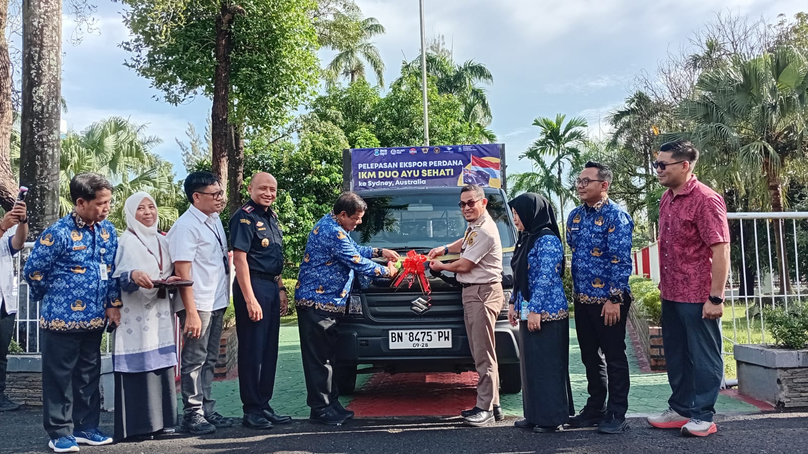 Lepas Ekspor Perdana Produk Olahan Laut IKM Duo Ayu Sehati ke Australia, Wako Udin Bangga