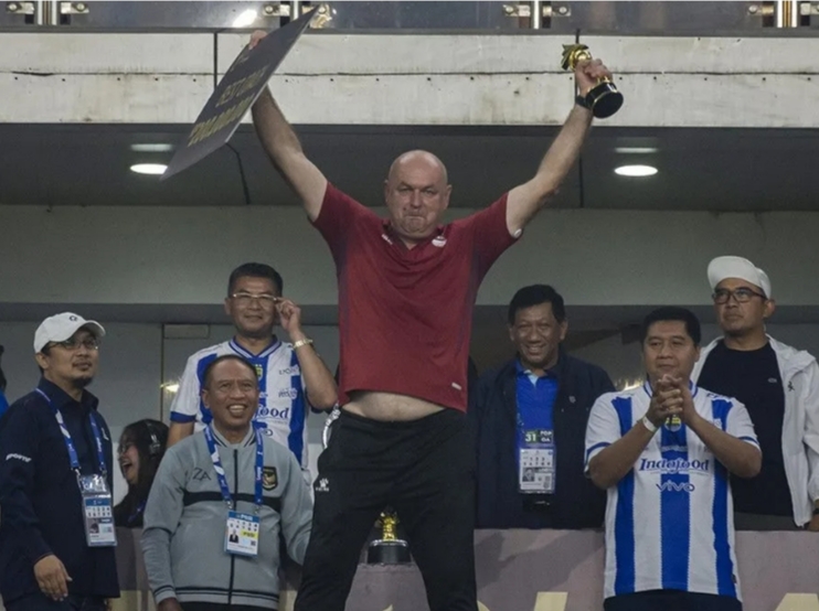 Hattrick Juara, Persib Langsung Ganti Pelatih