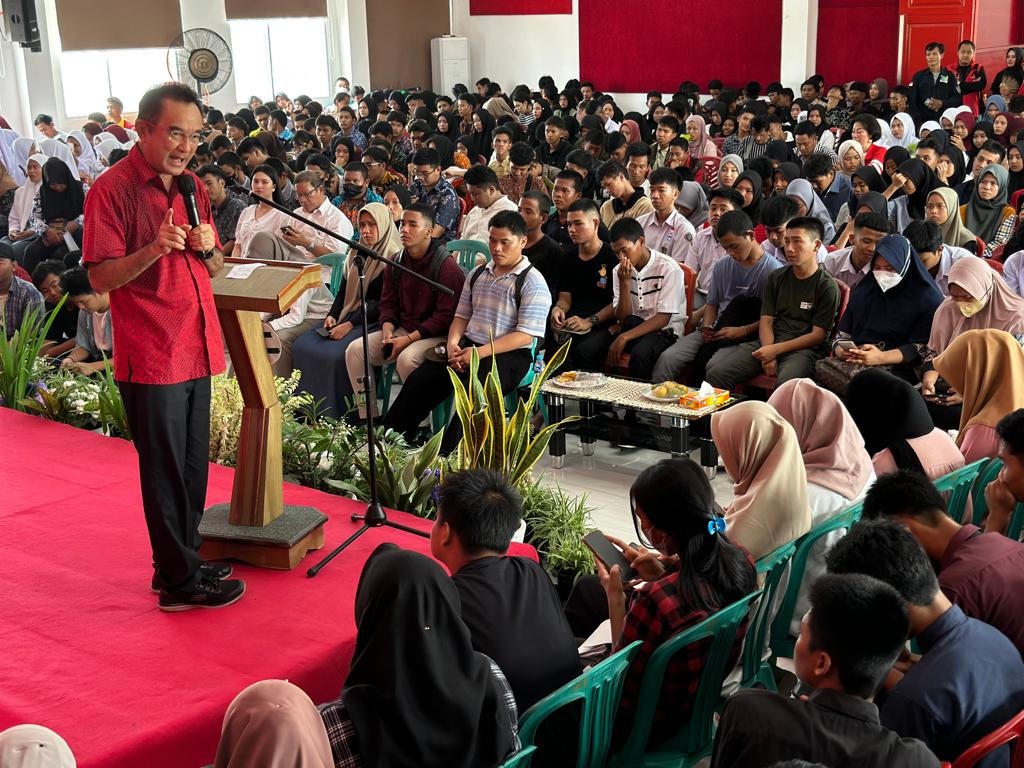 Rudianto Tjen Motivasi Siswa Babel, Berani Jadi Pemimpin Negeri