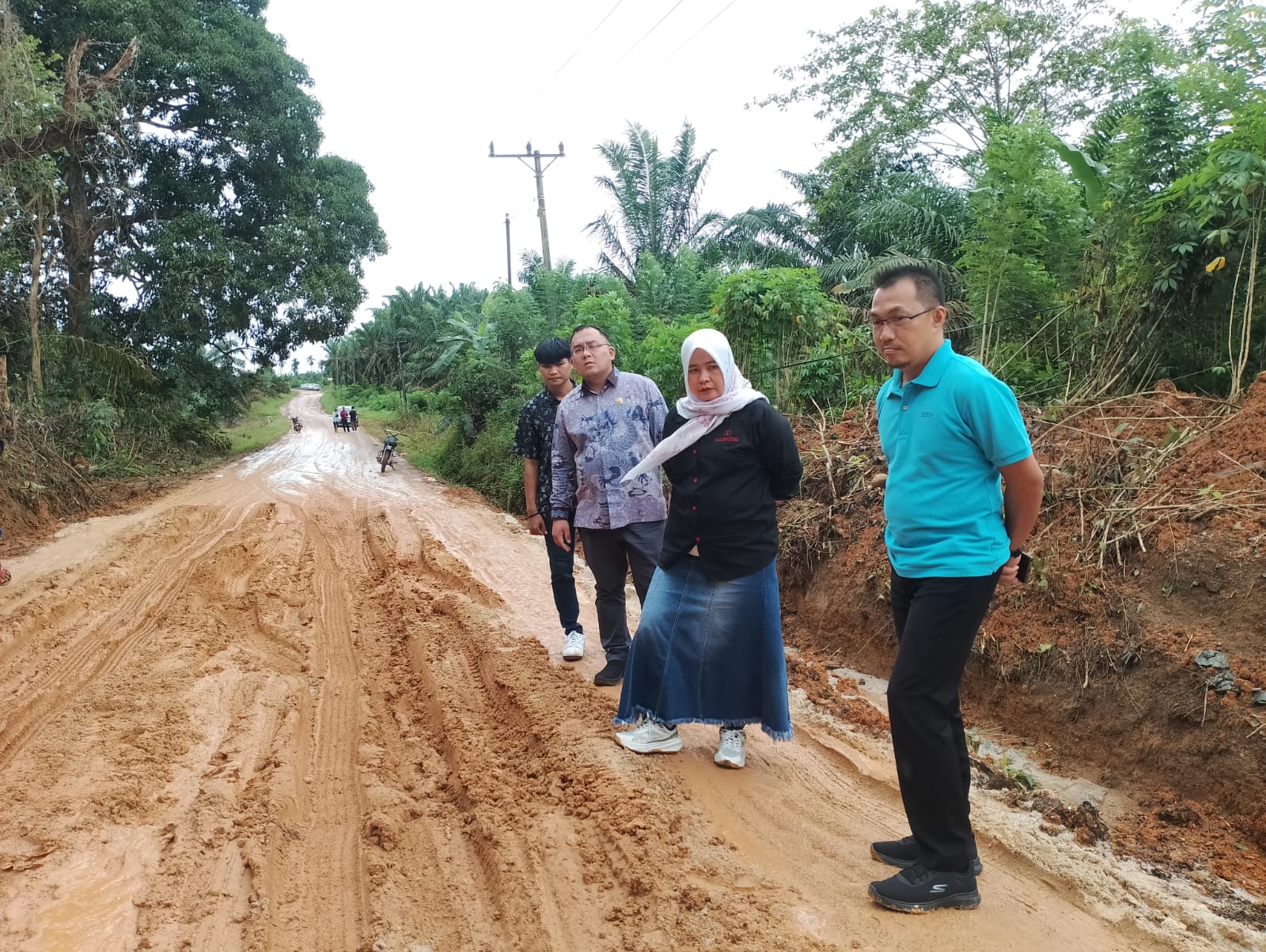 Jalan Perbatasan Nyelanding dan Delas Hancur Parah, Komisi III DPRD Basel Lakukan Sidak 