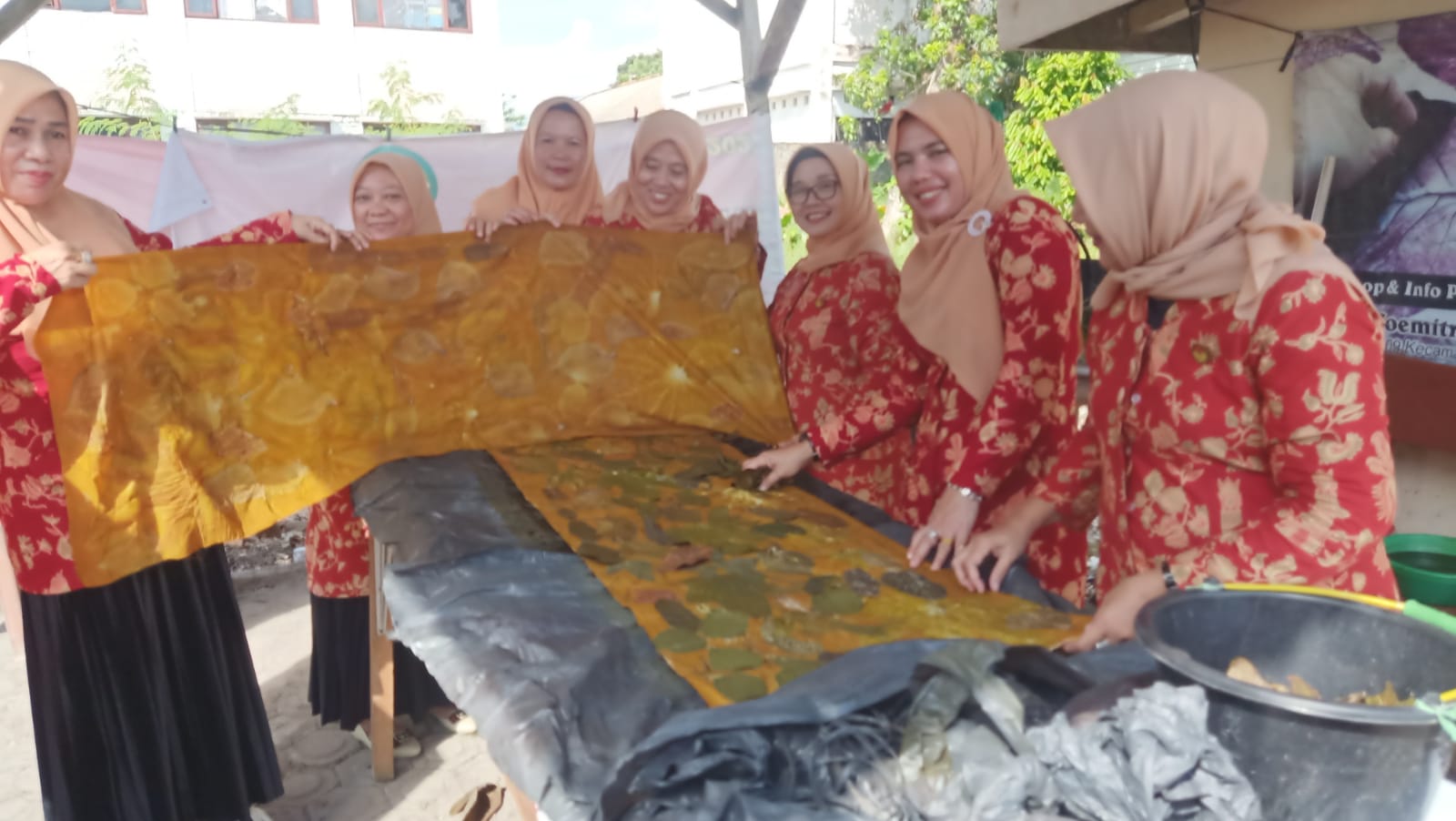 DWP Bangka Barat Sambangi Batik Ecoprint Wiks Soemitro Bangka Tengah