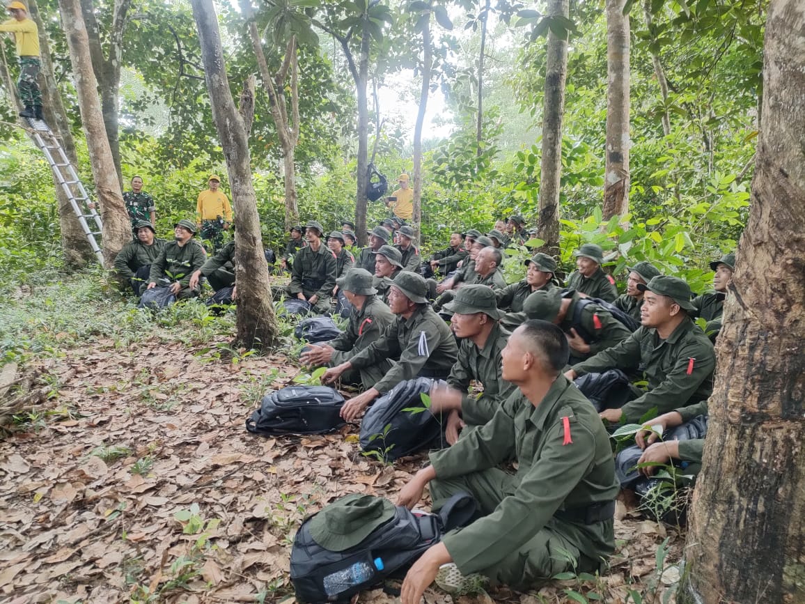 Prajurit Korem 045/Gaya Latih Karyawan PT Timah Mandiri dan Berani Hadapi Tantangan Tugas