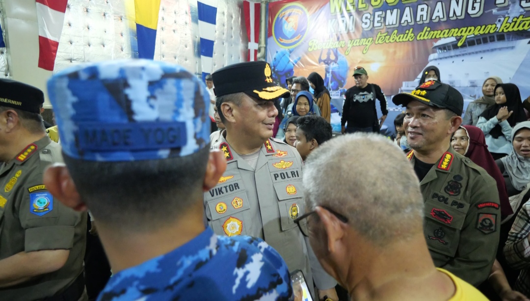 Kapolda Babel Pantau Pelepasan Pemudik Via KRI Semarang di Tanjung Batu Belitung