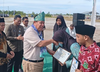 Gubernur Babel Hidayat Arsani Letakkan Batu Pertama Pembangunan Sarana Ibadah MAN 1 Belitung