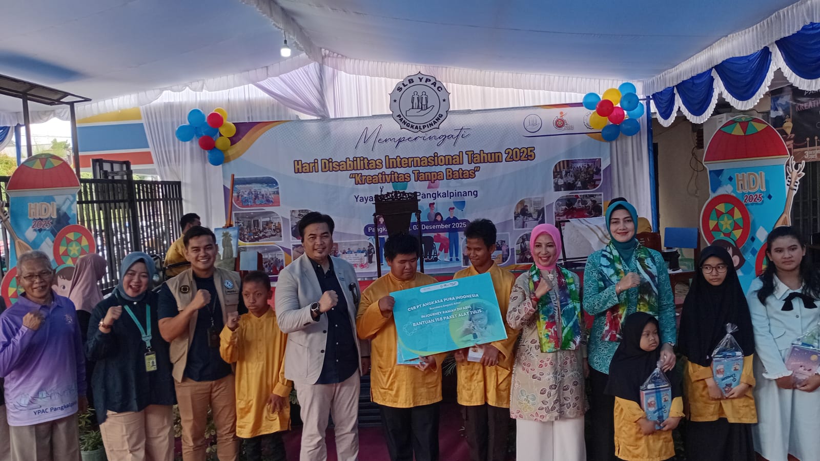 Ketua TP PKK Pangkalpinang Susanti Beli Hasil Karya Anak YPAC