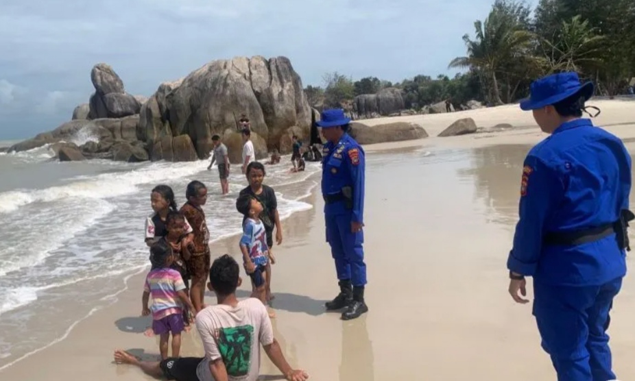 Satpolairud Bangka Awasi Aktivitas Wisatawan di Pantai