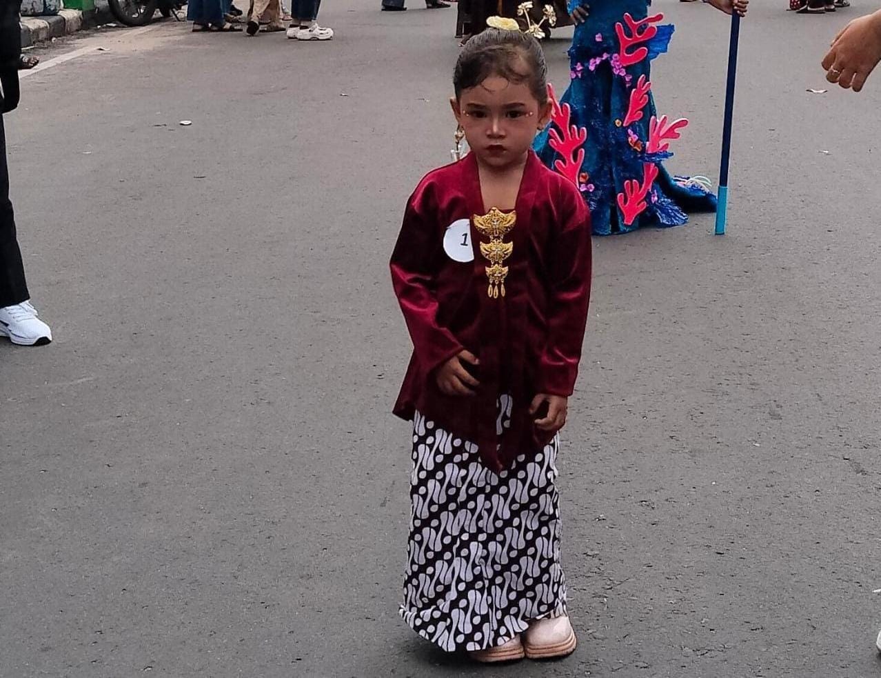 Menjadi Peserta Termuda Nabila Khoirunnisa Tampil Anggun di Junior Fashion Basel Carnival 