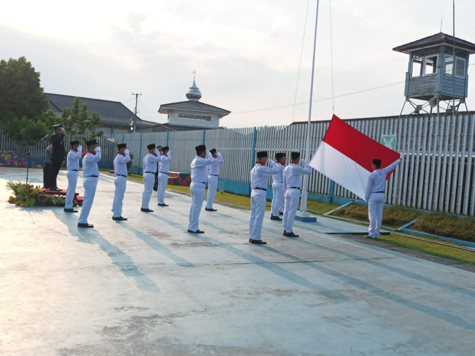 12 Warga Binaan Lapas Pangkalpinang Sukses Turunkan Bendera di Upacara HUT ke-78 RI