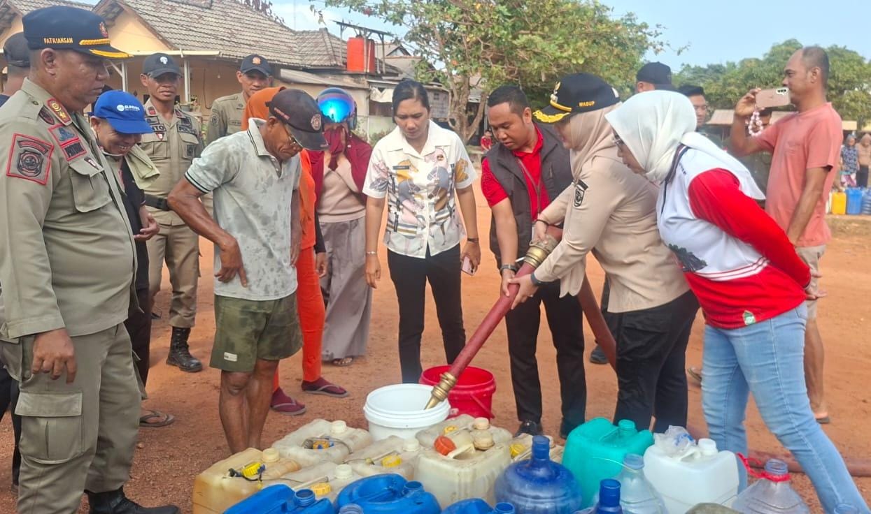 Kemarau Panjang Cekik Warga Toboali, Pemkab Basel Kembali Turun Tangan, 13 Ribu Liter di Alirkan 
