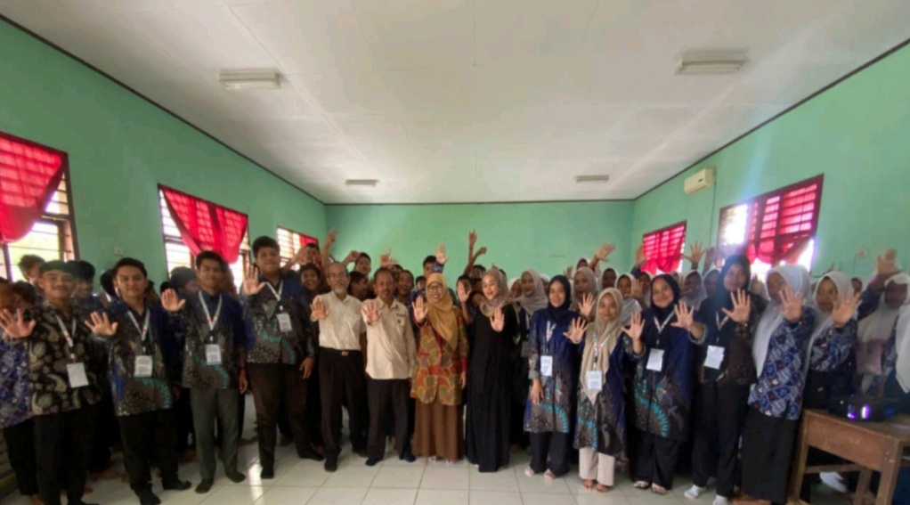 Dosen Unmuh Babel Gelar Pengabdian Masyarakat Terintegrasi KKN di SMP Negeri 1 Simpang Rimba