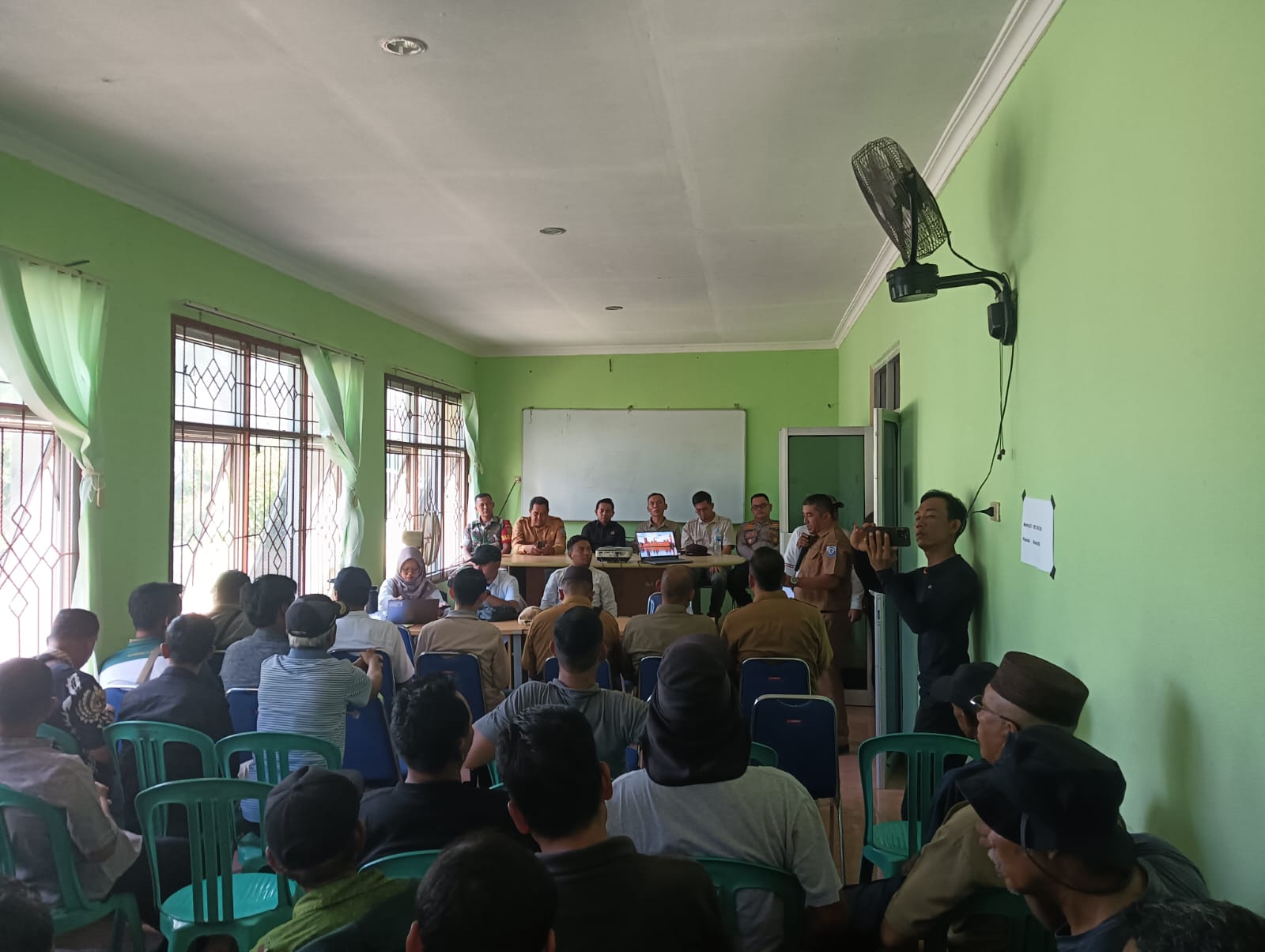 Kecamatan Lepar Rapat Bersama Warga 4 Desa, HGU Perusahaan Masih Jadi Topik Utama 
