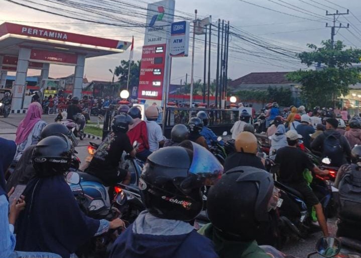 IMM Babel Nilai Pertamina Tak Becus, Seenaknya, dan Tidak Transparan dalam Distribusi BBM di Bangka Belitung