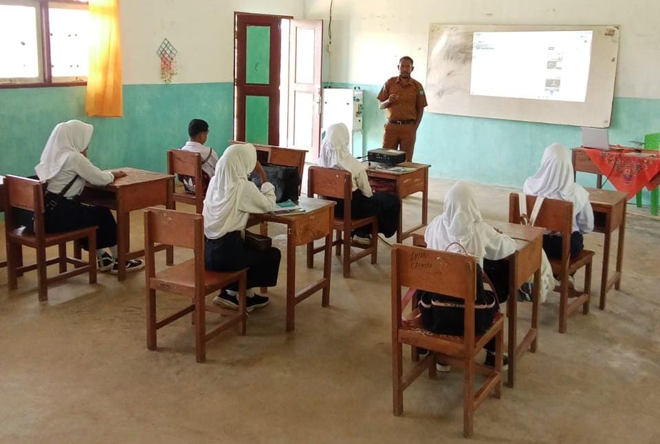 Listrik PLN Masuk 24 Jam, Ratusan Siswa di Maluku Utara Bisa Rasakan Digitalisasi Pendidikan 