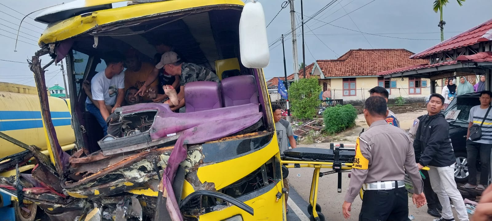 Sopir Bis yang Tabrakan dengan Truk Tanki di Nibung Ternyata Honorer Pemkab Basel