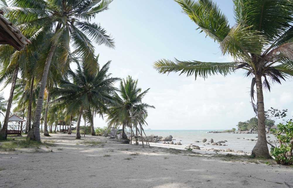 Pesona Pantai Pulau Tiga Makin Menakjubkan, PT Timah Tbk Bantu Bangun Fasilitas Bagi Pengunjung