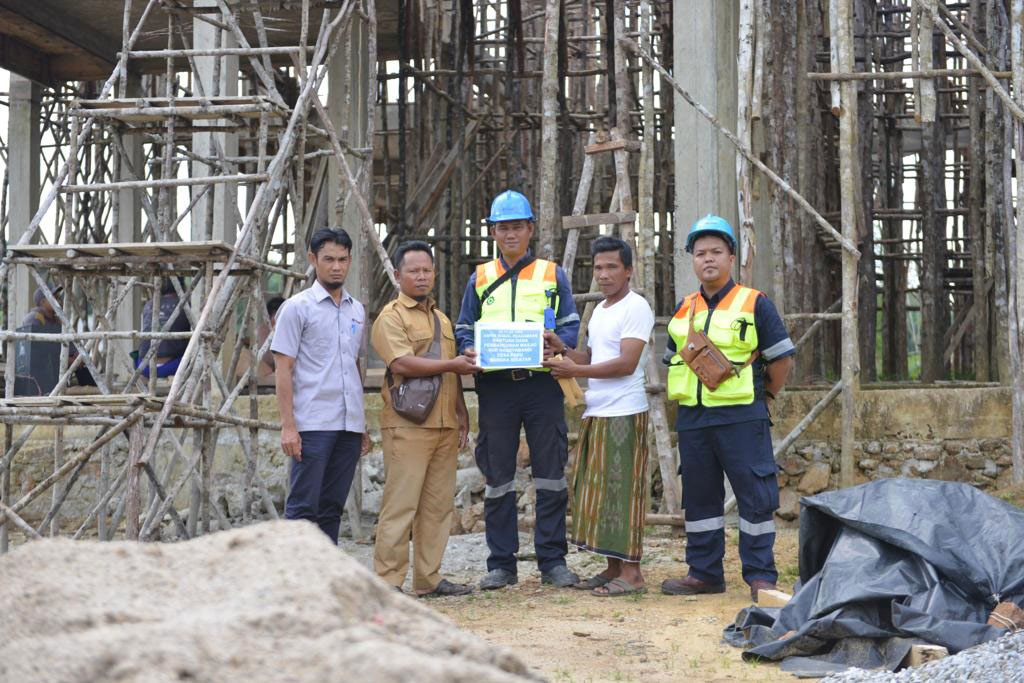 PT Timah Tbk Serahkan Bantuan untuk Pembangunan Masjid Nur Naqsyabandi Desa Paku