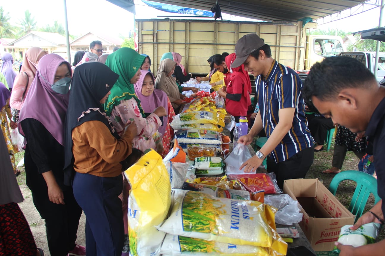 Pasar Murah dan Pelayanan Terpadu di Perlang Diserbu Warga