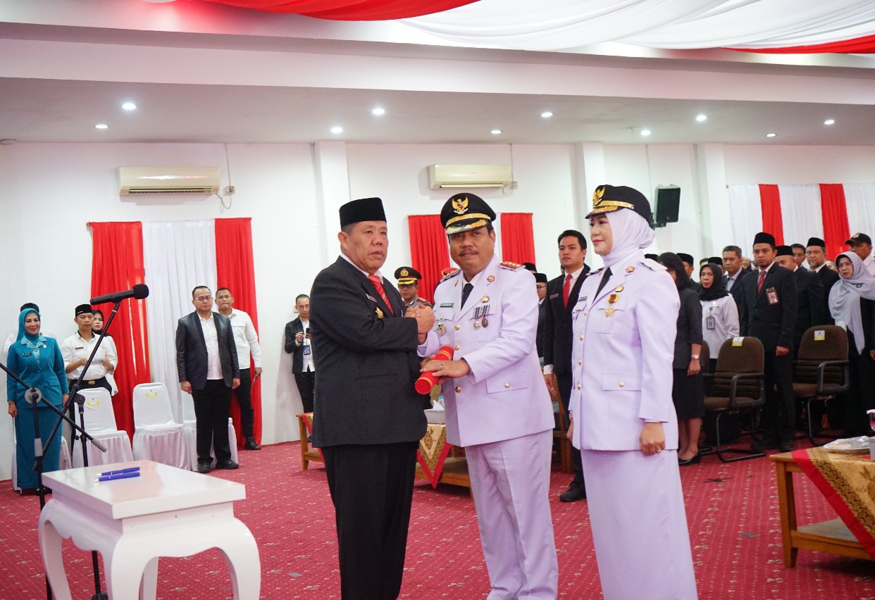 Pesan Satire Gubernur Hidayat Kepada Udin-Dessy: Jangan Berkelahi, Cukup Saya Saja