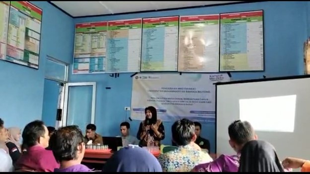 Dosen Unmuh Babel Bekali Warga Sinar Sari Literasi Digital Bermedsos