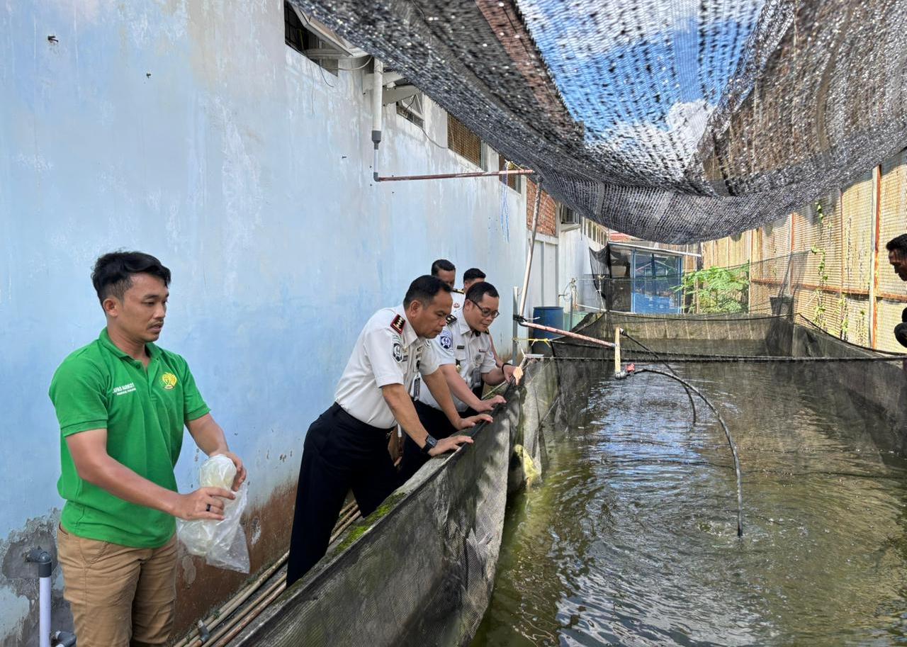 Lapas Narkotika Pangkalpinang Tebar Ribuan Bibit Ikan di Kolam SAE