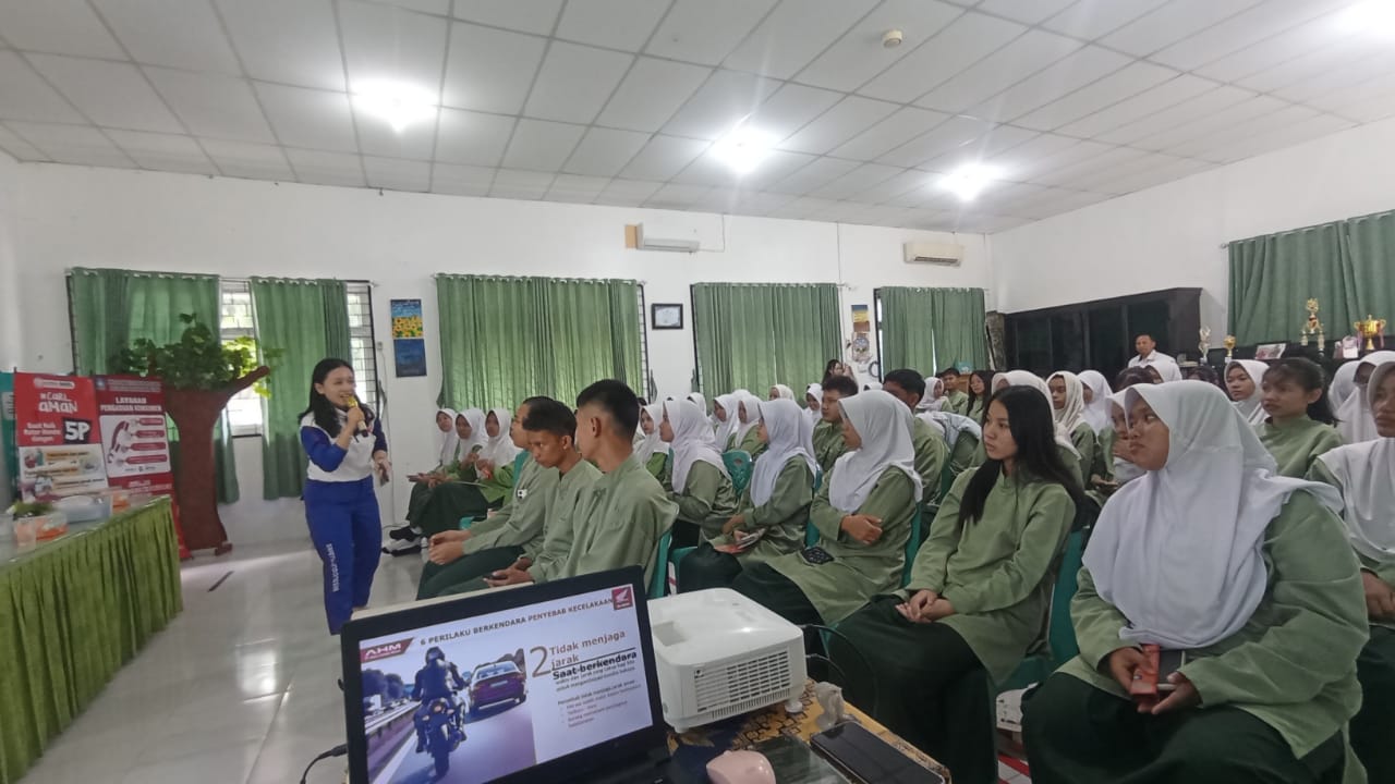 Honda Babel Bersama Disperindag Hadir di SMA Negeri 1 Pemali