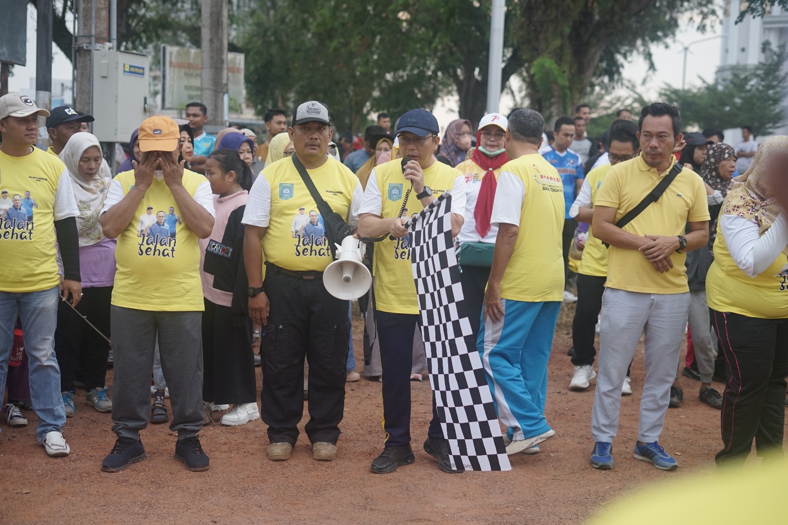 Di Koba Ribuan Warga Padati Jalan Santai Haornas ke 40 Tahun