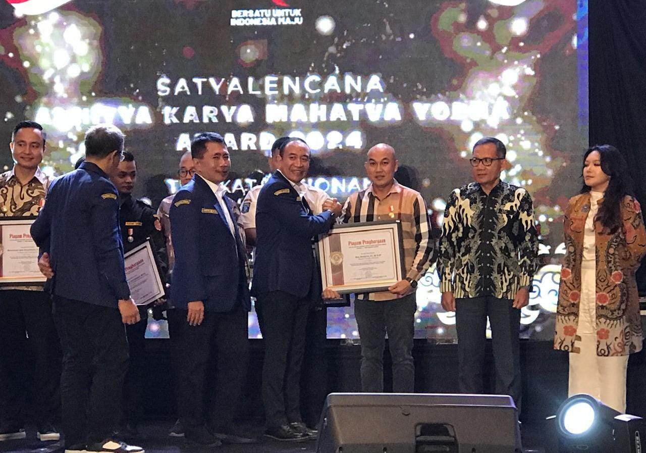 Riza Herdavid Raih Penghargaan Satyalencana Akmy dari Pengurus Karang Taruna Nasional 