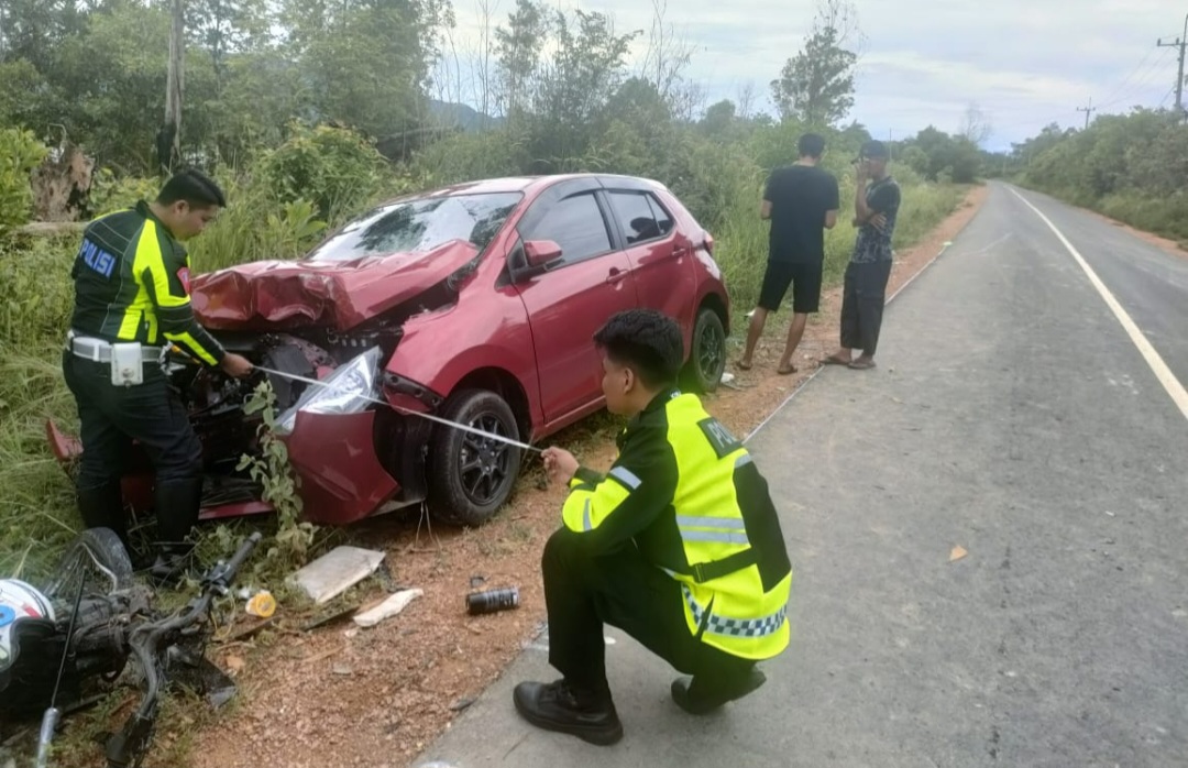 Pengendara Motor Melebar, Brakkk, Satu Tewas di Jalan Perlang