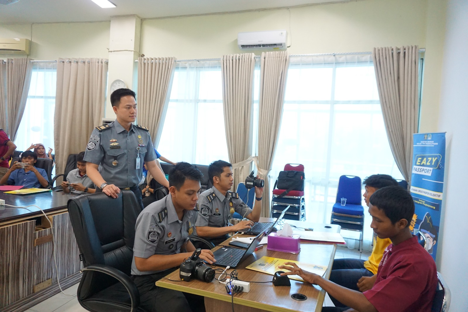 Imigrasi Pangkalpinang Layani 20 Pembuatan Paspor Para Atlet Bangka Belitung di Gor Sahabudin