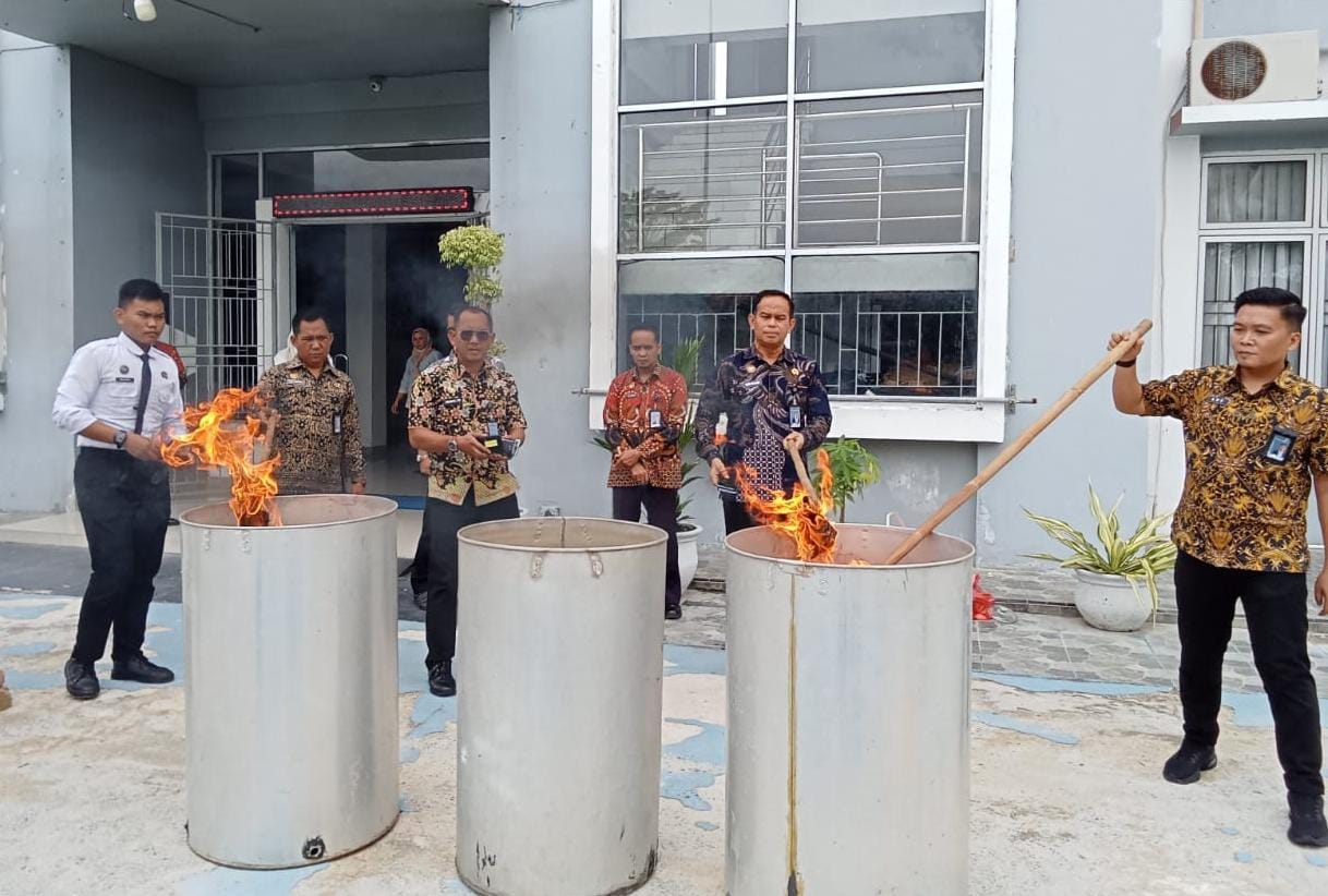 Lapas Narkotika Pangkalpinang Musnahkan Barang Hasil Penggeledahan Blok Hunian 