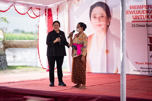 Petani Asal Bali Ini Bahagia Dapat Bantuan Kursi Roda dari Puan Maharani