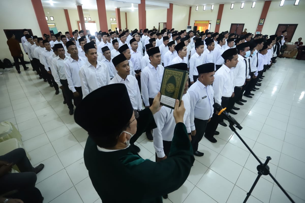 KPU Babar Lantik 198 PPS, Ini Harapan Wabup Bong Ming Ming