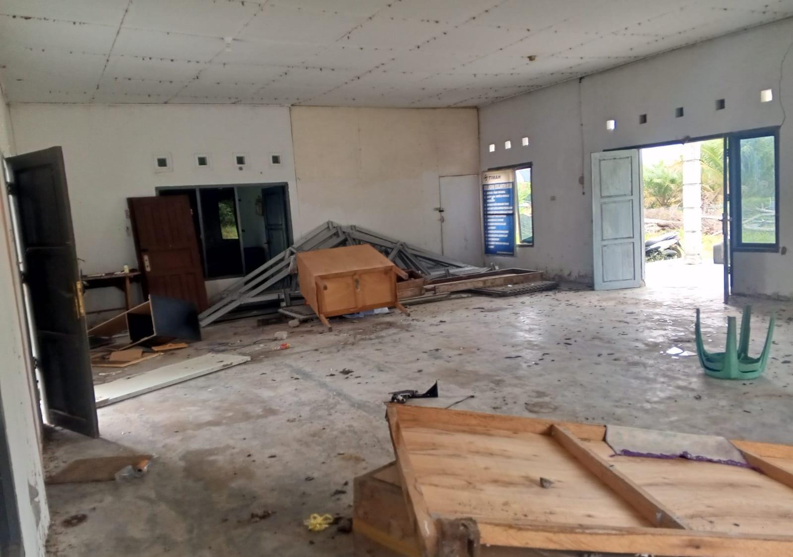 Ratusan Warga, Geruduk Pos Stasiun Pengumpul PT Timah di Bencah, Masyarakat Akui Resah Adanya Satgas 